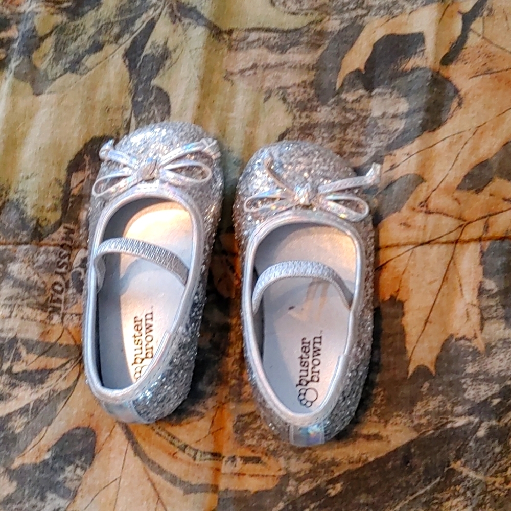 Buster Brown size 6 silver sparkle shoes